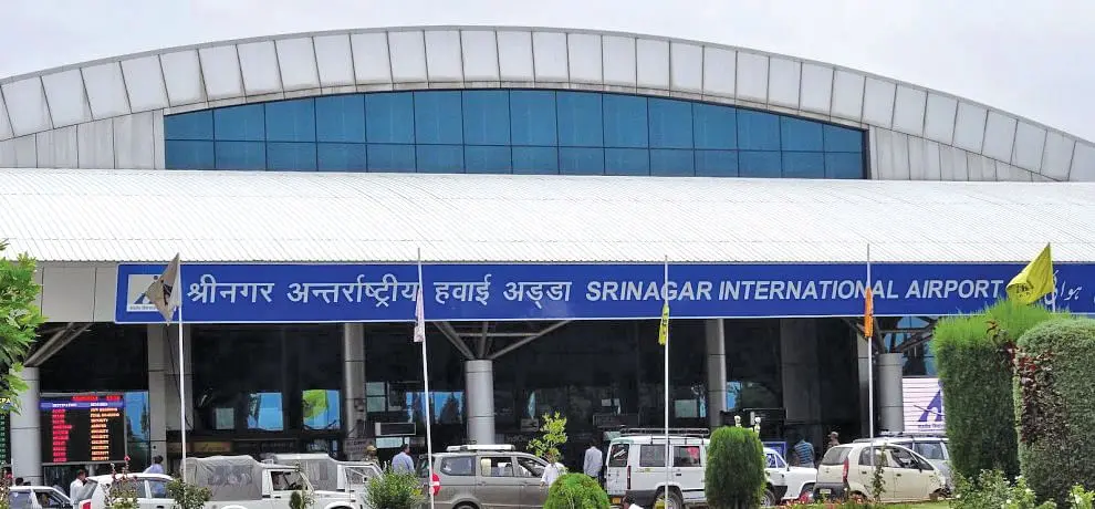Taxi from Srinagar Airport to your hotel