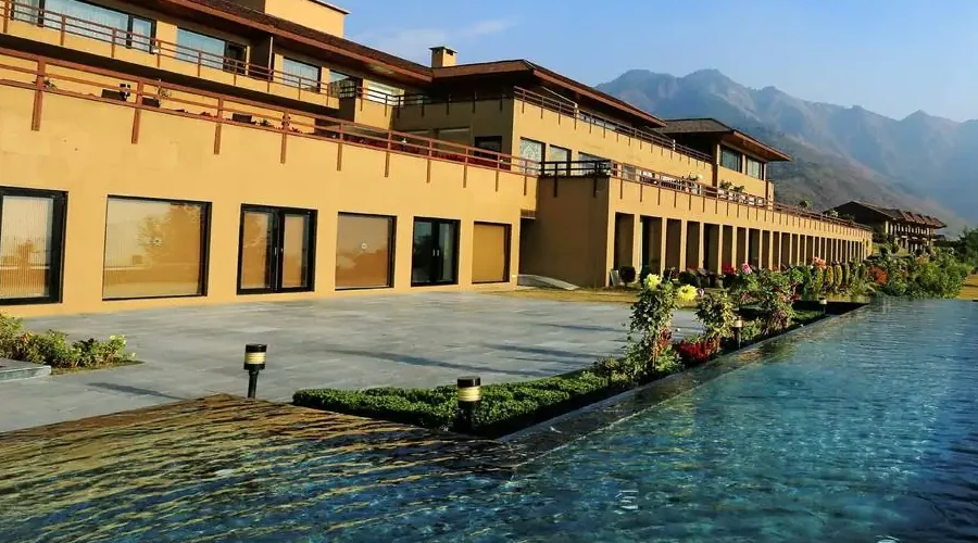 Best Hotels in Kashmir - Hotel Grand Vivanta
