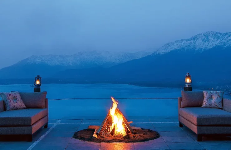 Hotels in Srinagar near dal lake